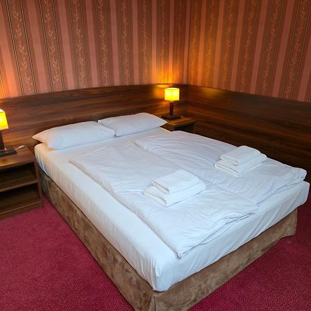 Hotel i Restauracja Dworski Warzymice Zewnętrze zdjęcie